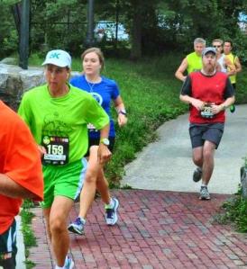 Here I am in the blue behind the green-shirted runner =)